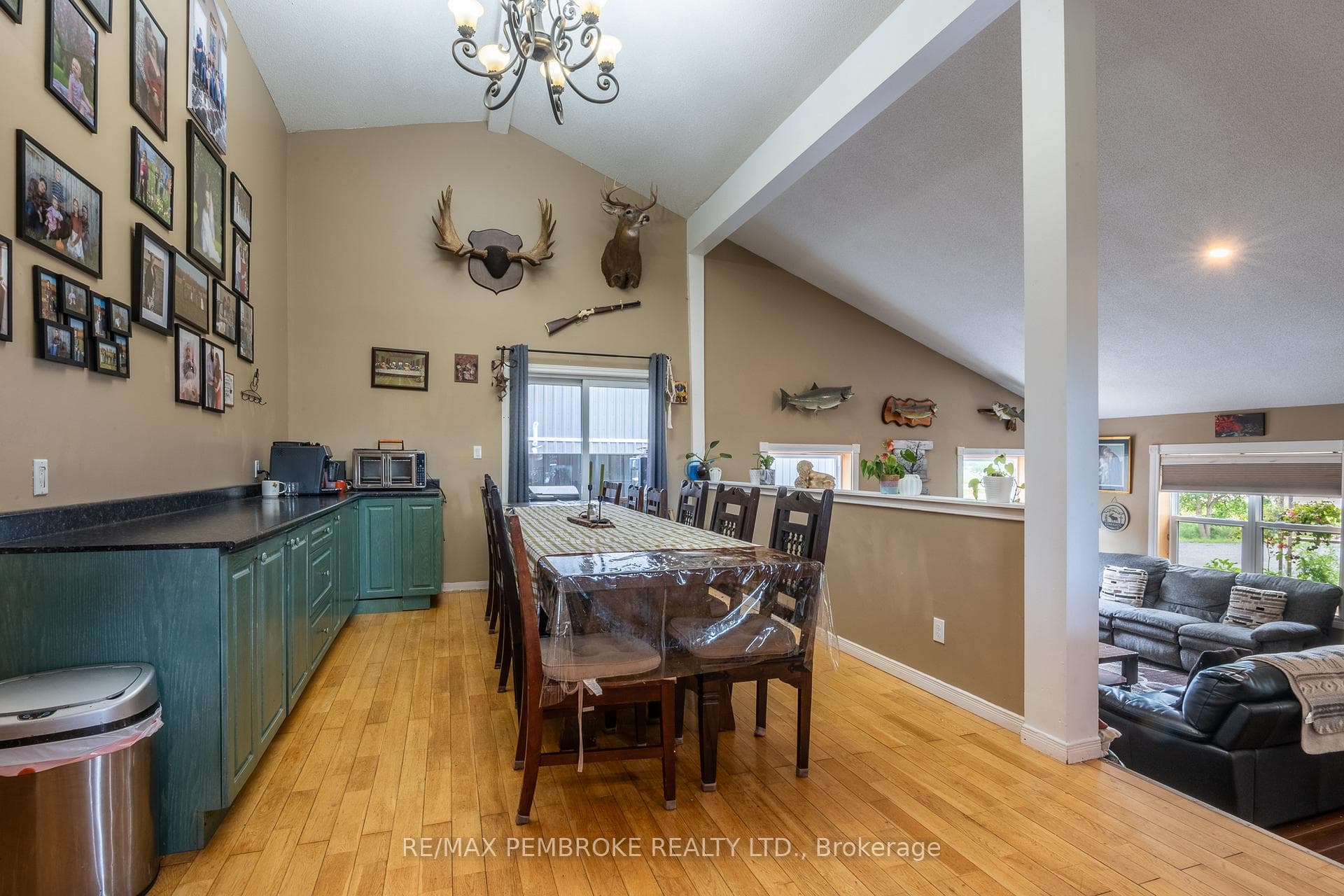1890 Queensline Road photo 11