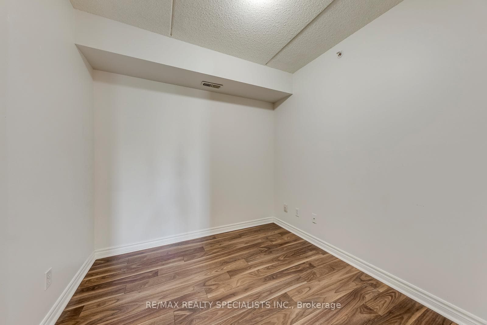 2035 Appleby Line Unit 308 photo 20