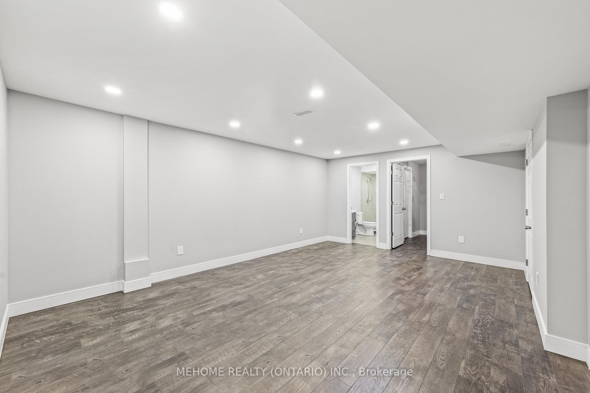 135 Fortis Crescent photo 22