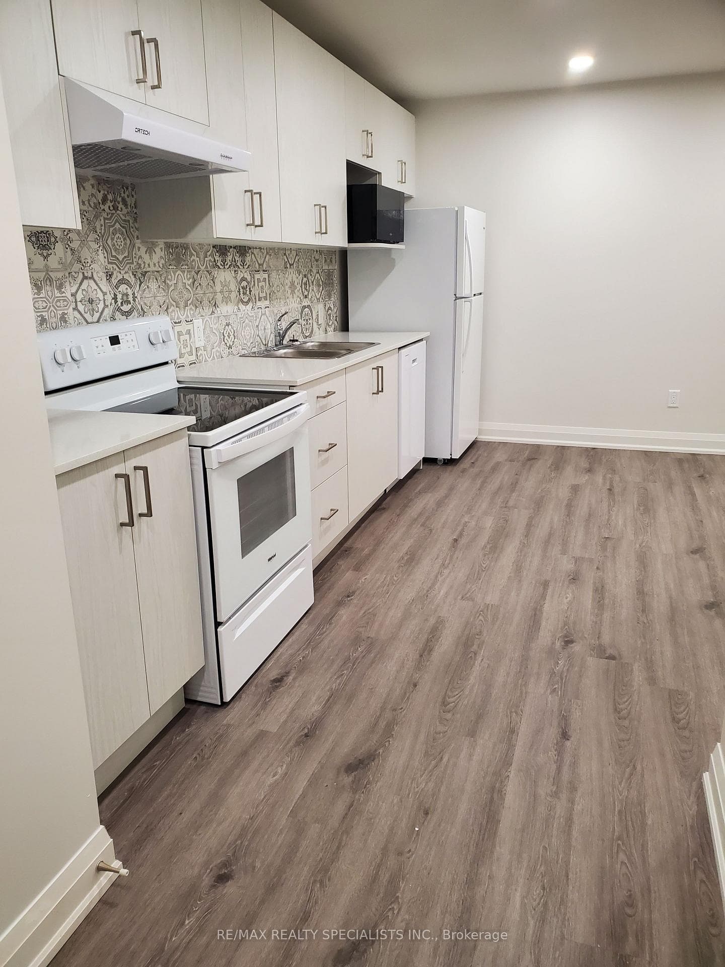 307 King Street Unit 304 photo 4