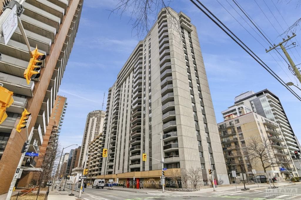 470 LAURIER Avenue Unit 303 photo 1