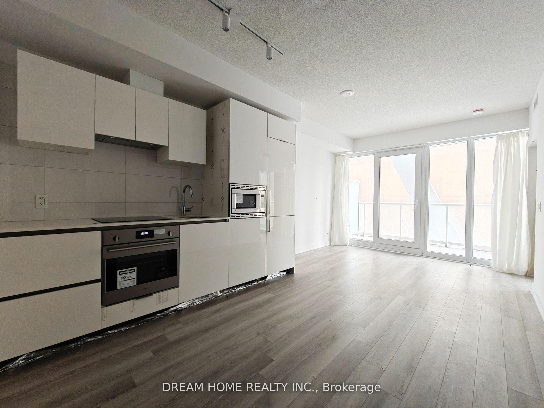 230 Simcoe Street Unit 829 photo 16