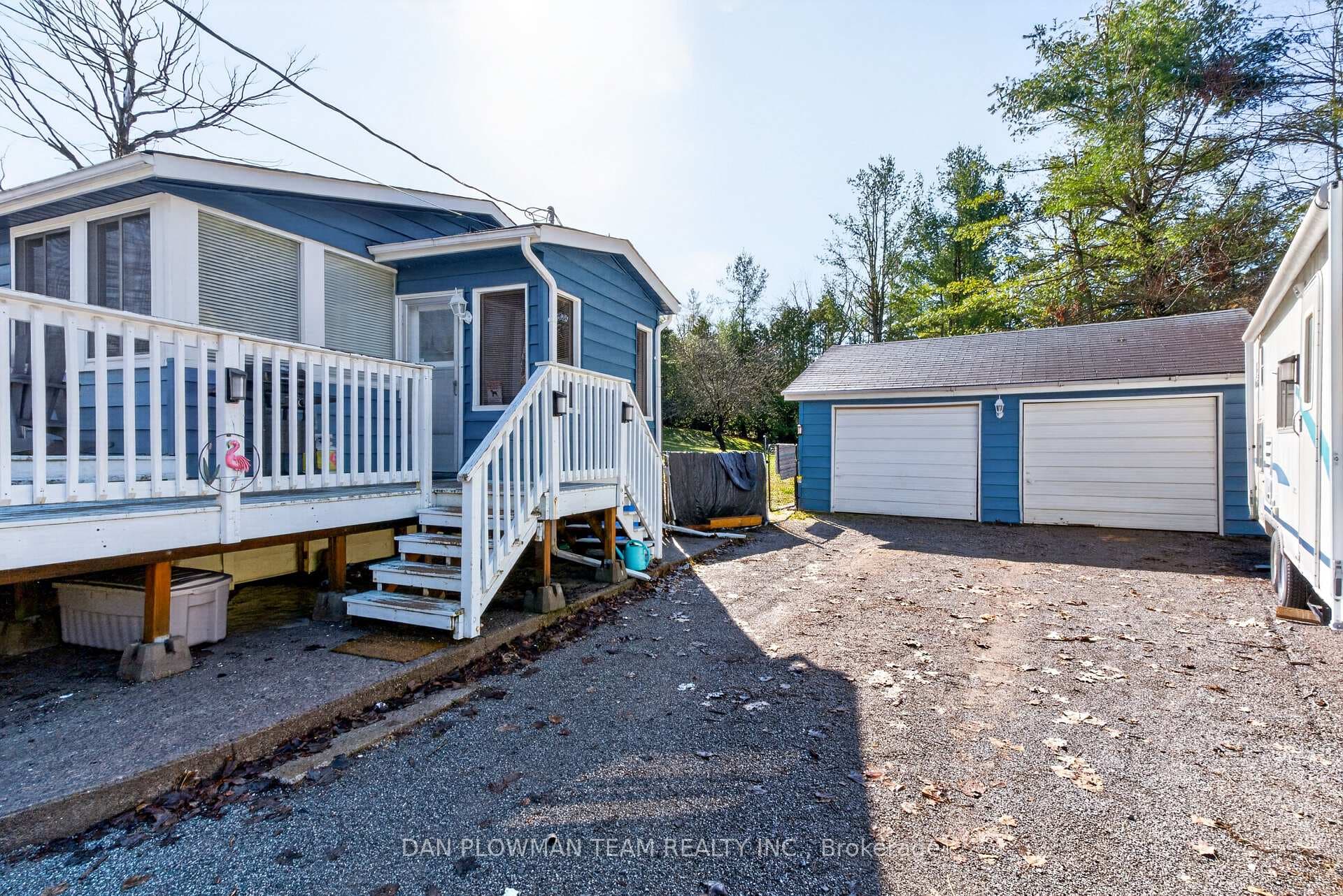 1545 Westview Crescent photo 5