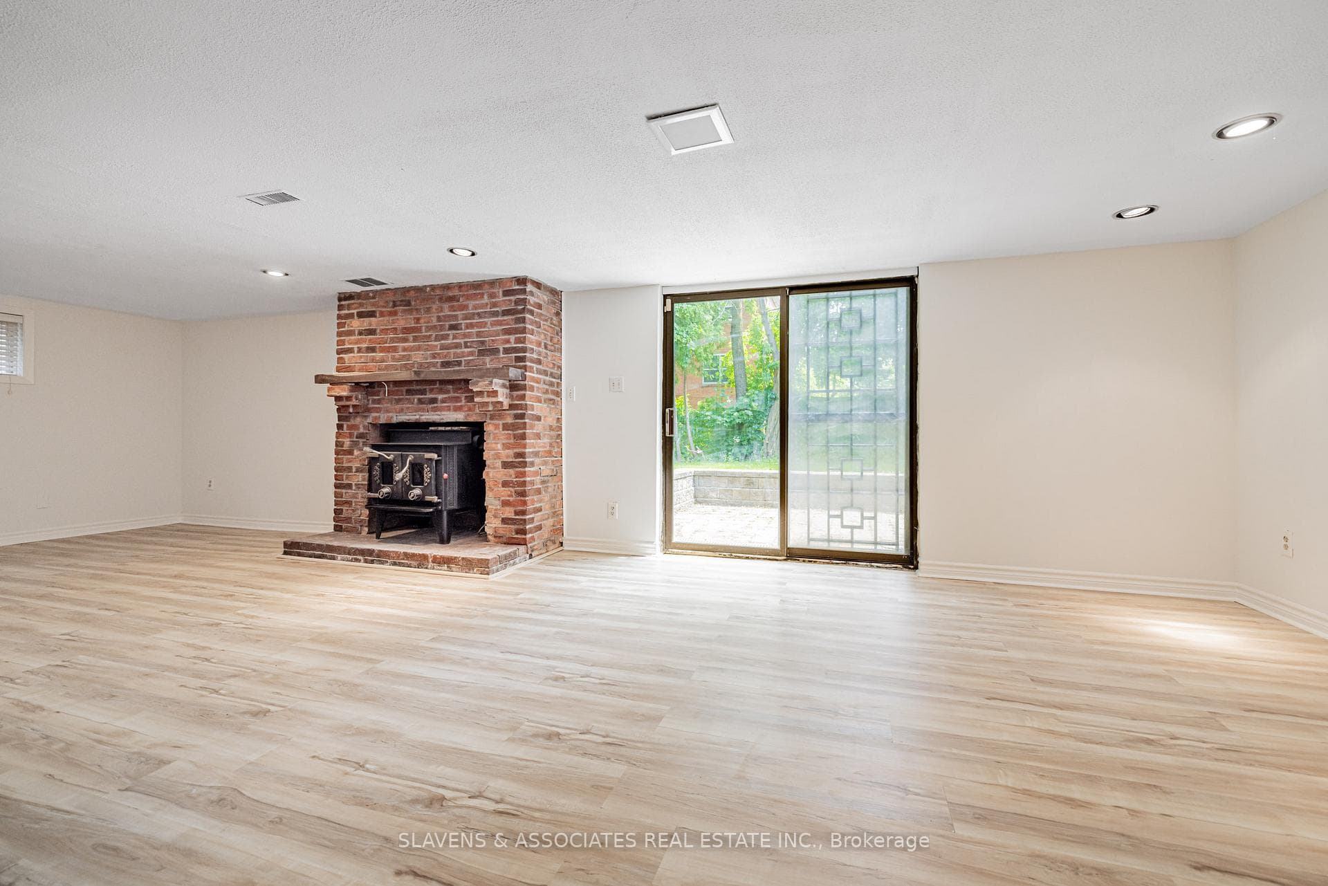 523 Glengarry Avenue photo 24