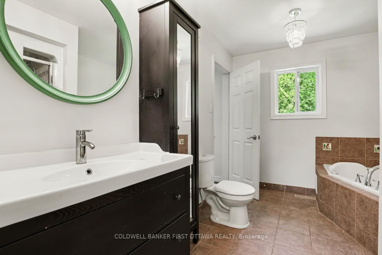Main level bath