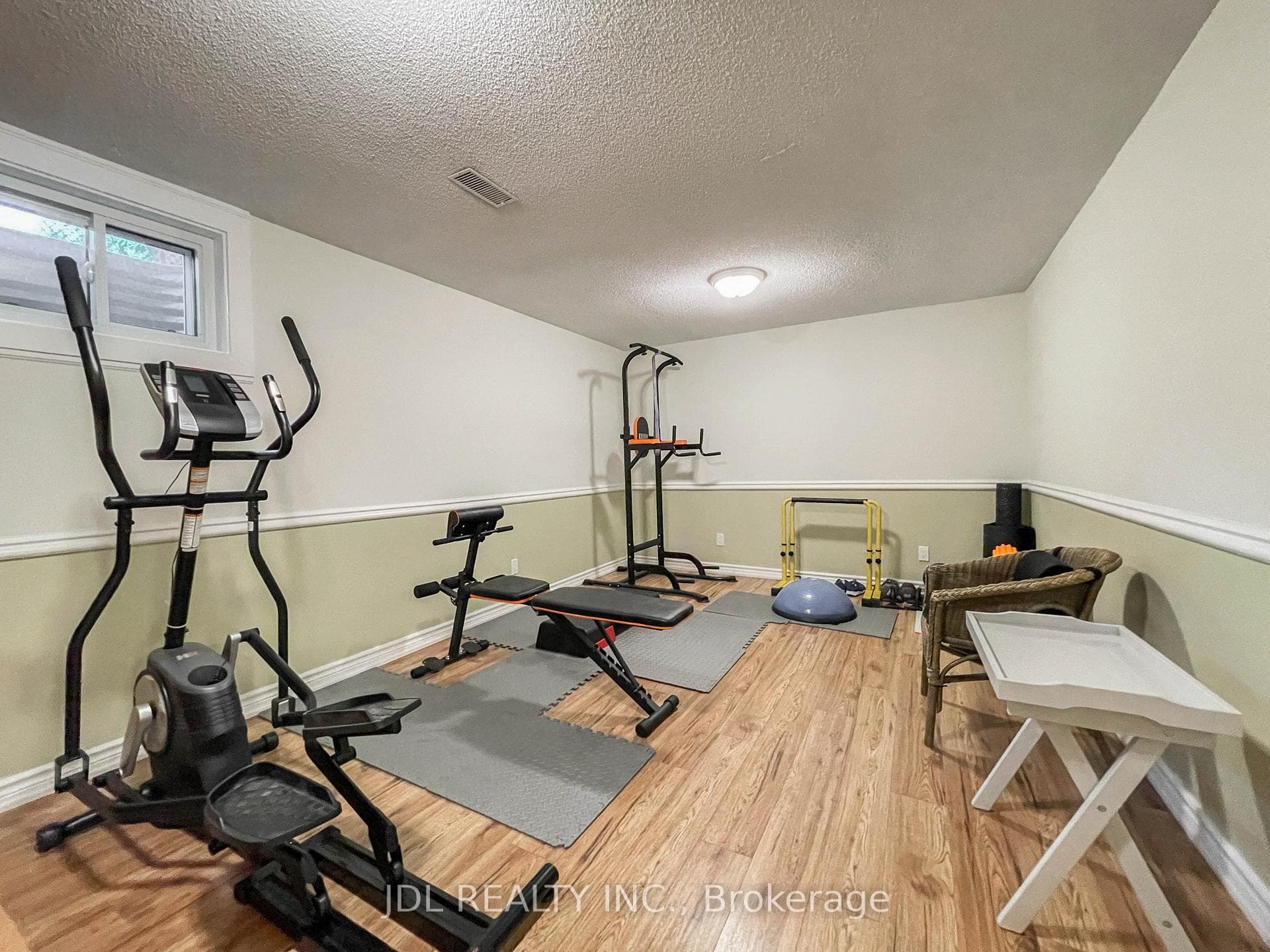 126 Weir Crescent photo 40