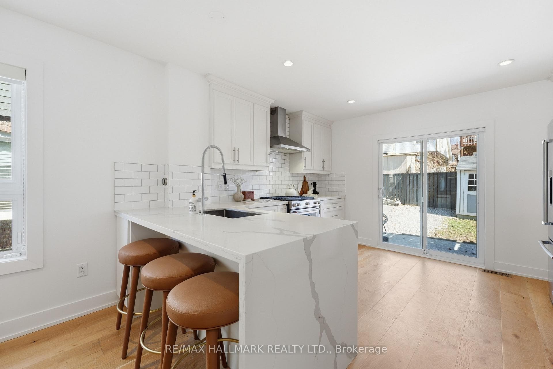Quartz Counters with Waterfall