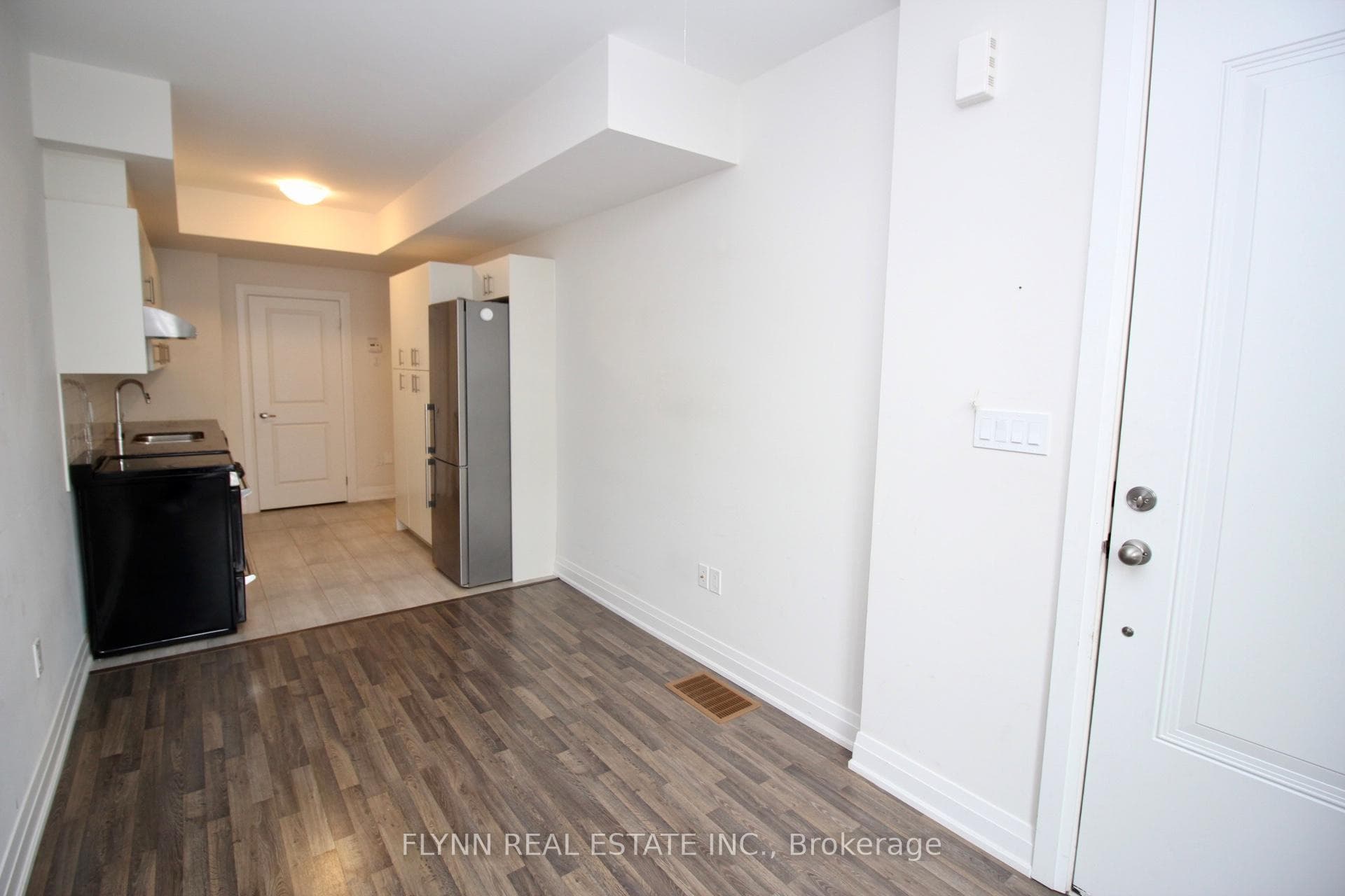 33 Creekbank Road Unit 1 photo 2
