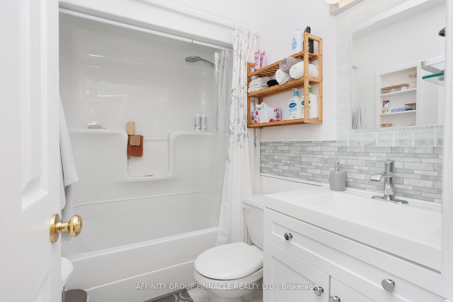 476 Bay Street photo 17