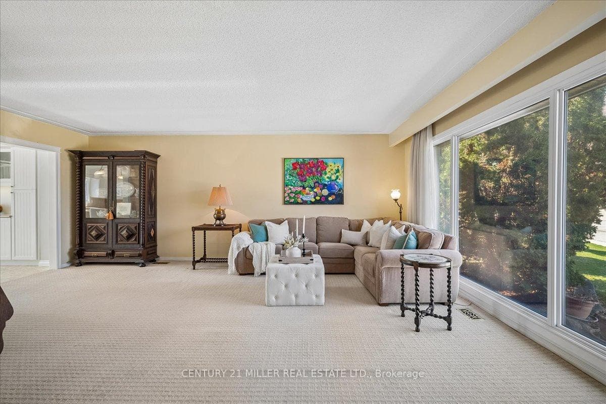 5 Cortina Crescent photo 4
