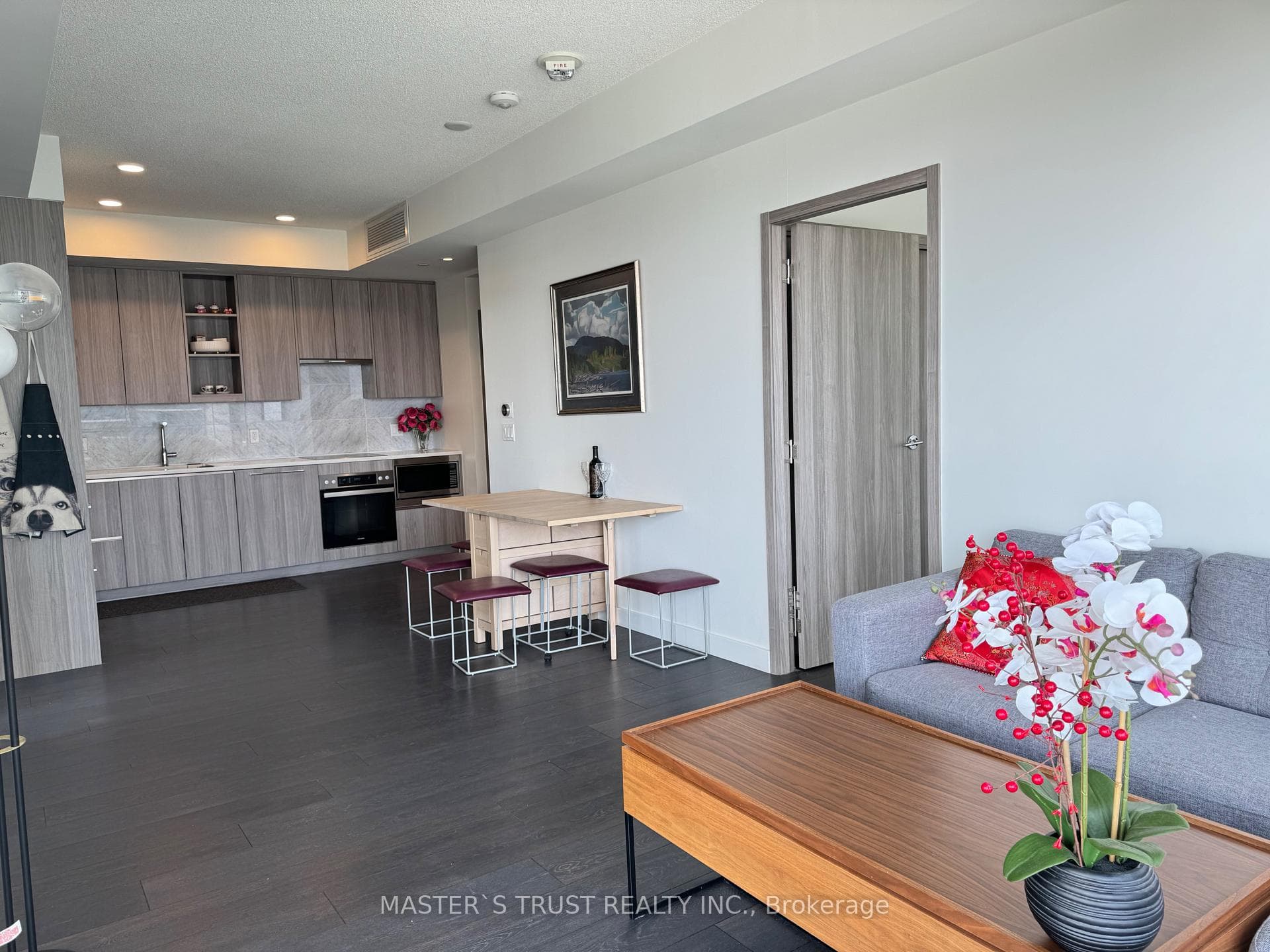 85 Mcmahon Drive Unit 1902 photo 7