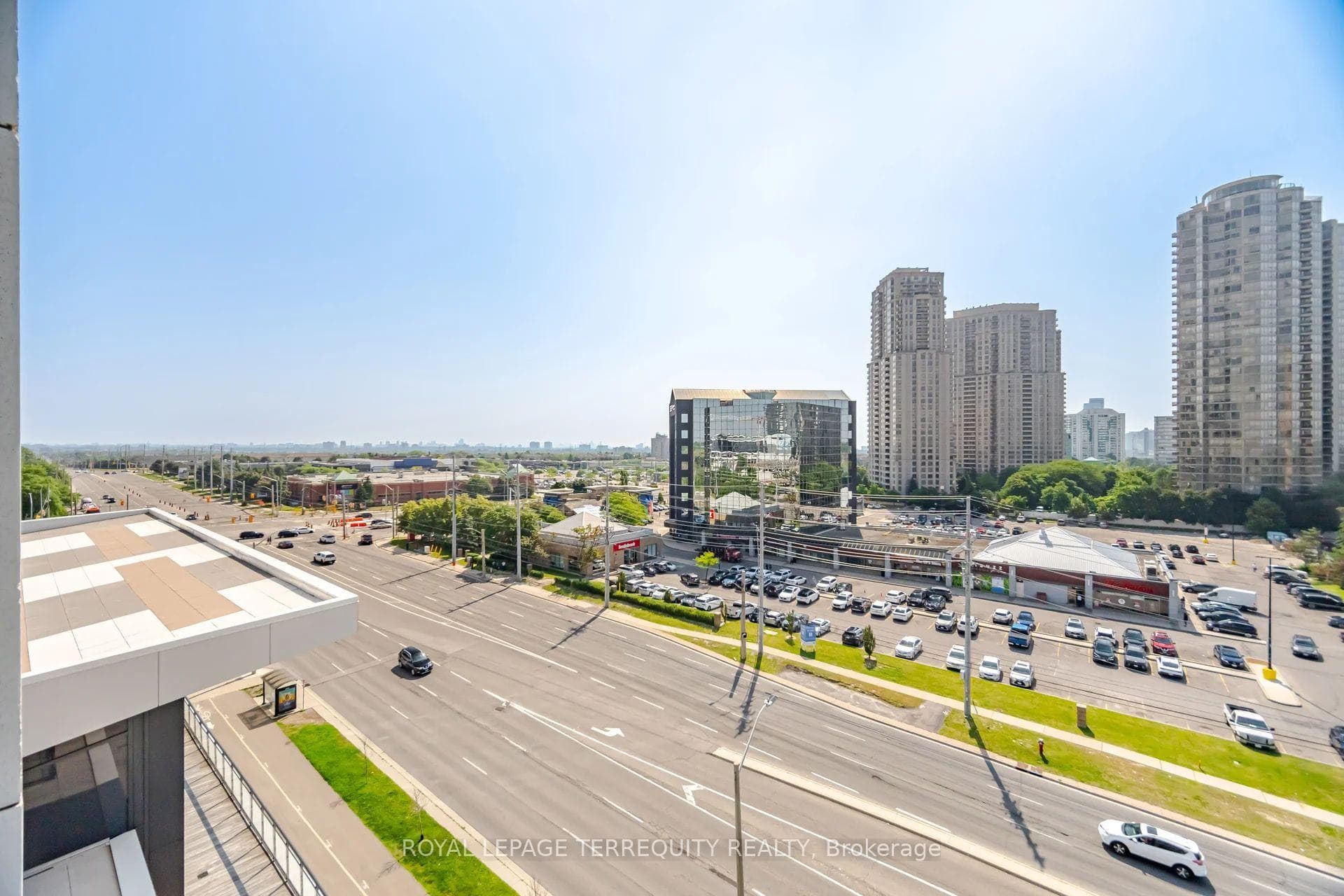75 Eglinton Avenue Unit 703 photo 32