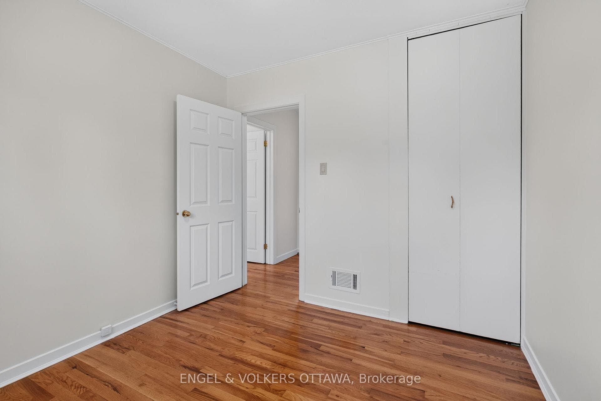 2439 Alta Vista Drive photo 16