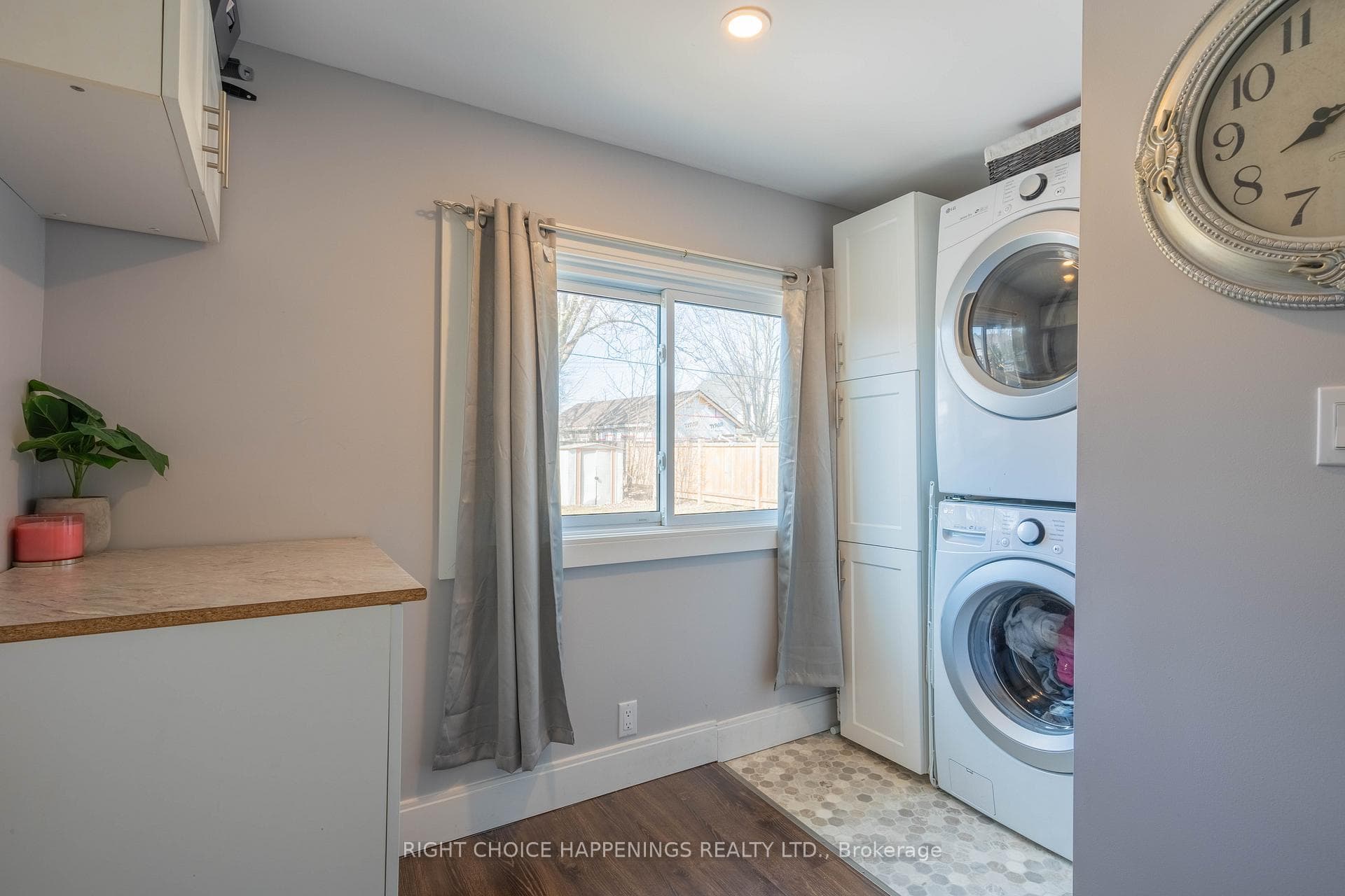 186 Wellington Street photo 13
