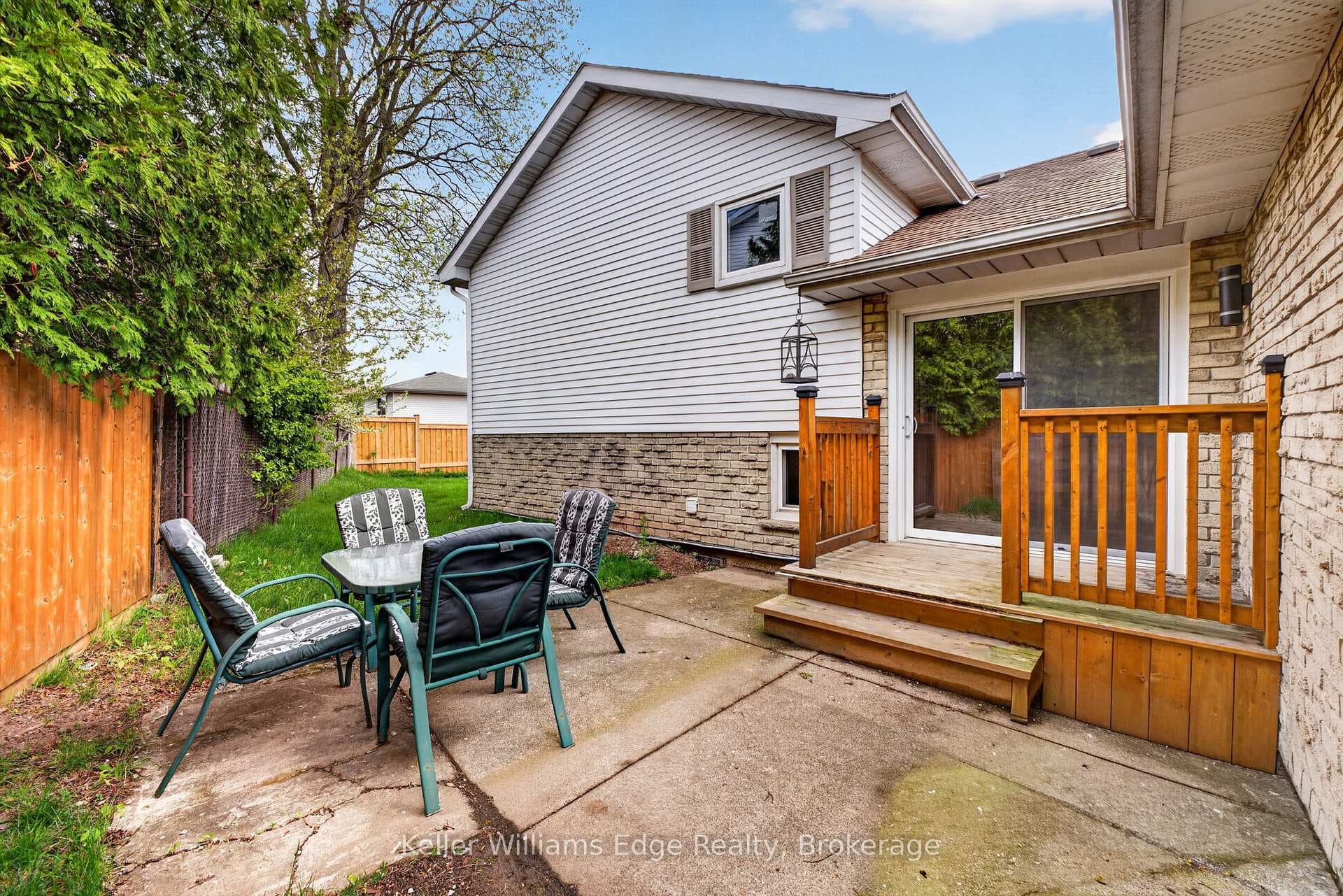 2471 Malcolm Crescent photo 40