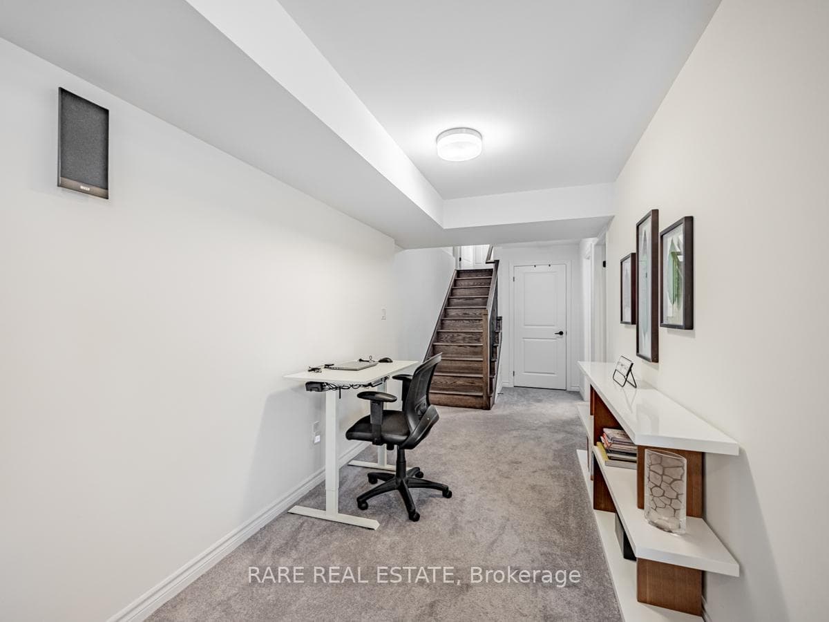 514 Parent Place photo 35