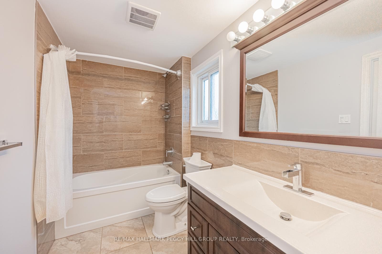 18 Bronte Crescent photo 9