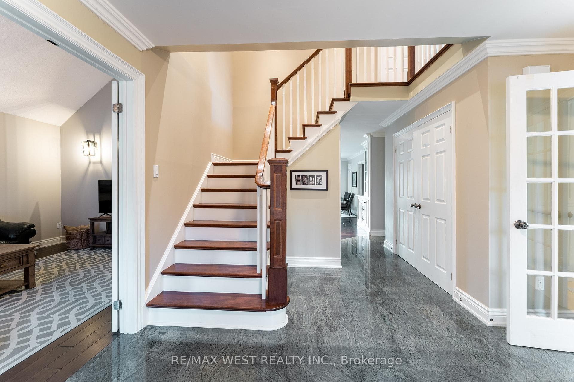 18 Harrowsmith Place photo 4