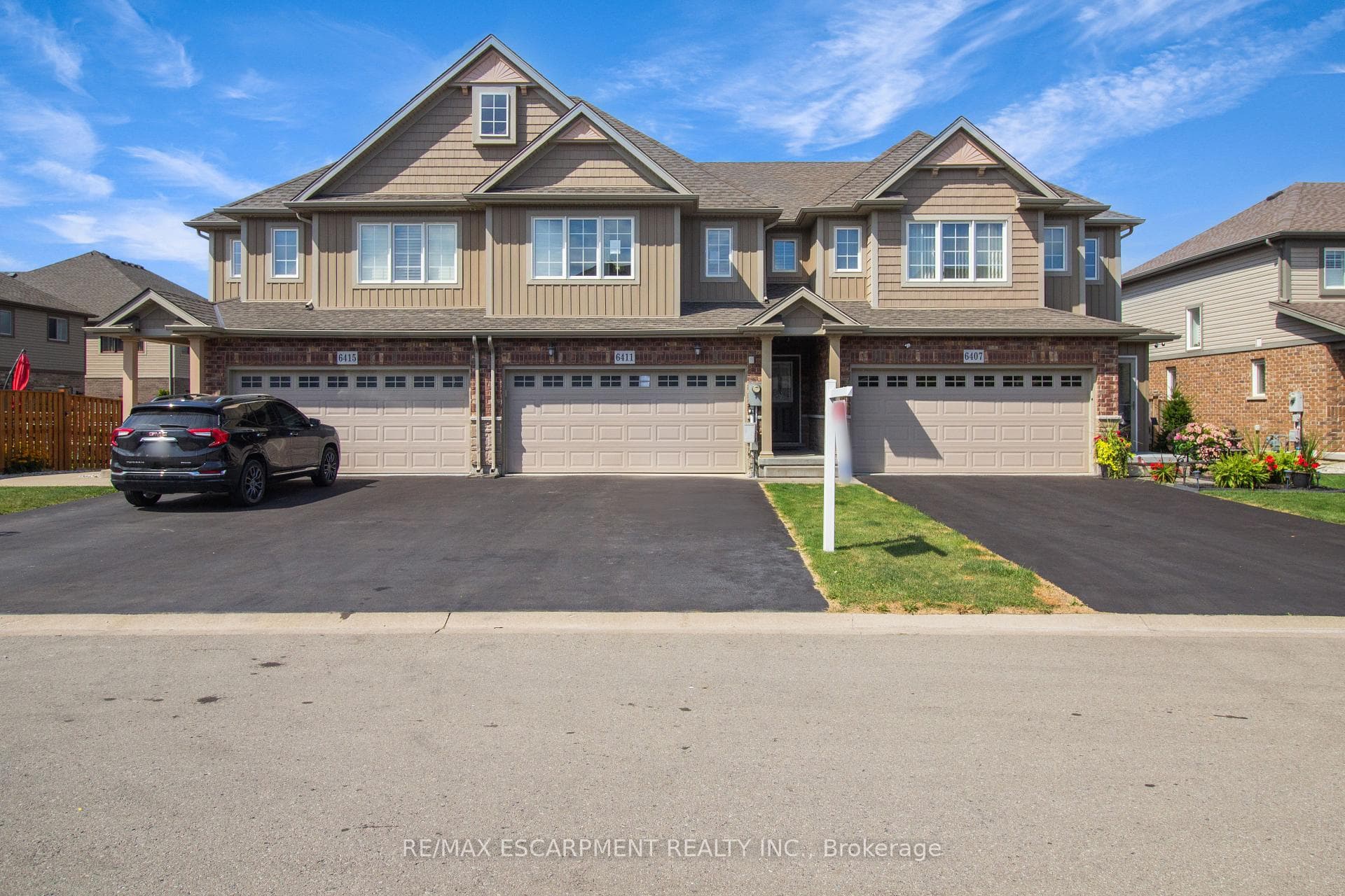 6411 Shapton Crescent photo 1