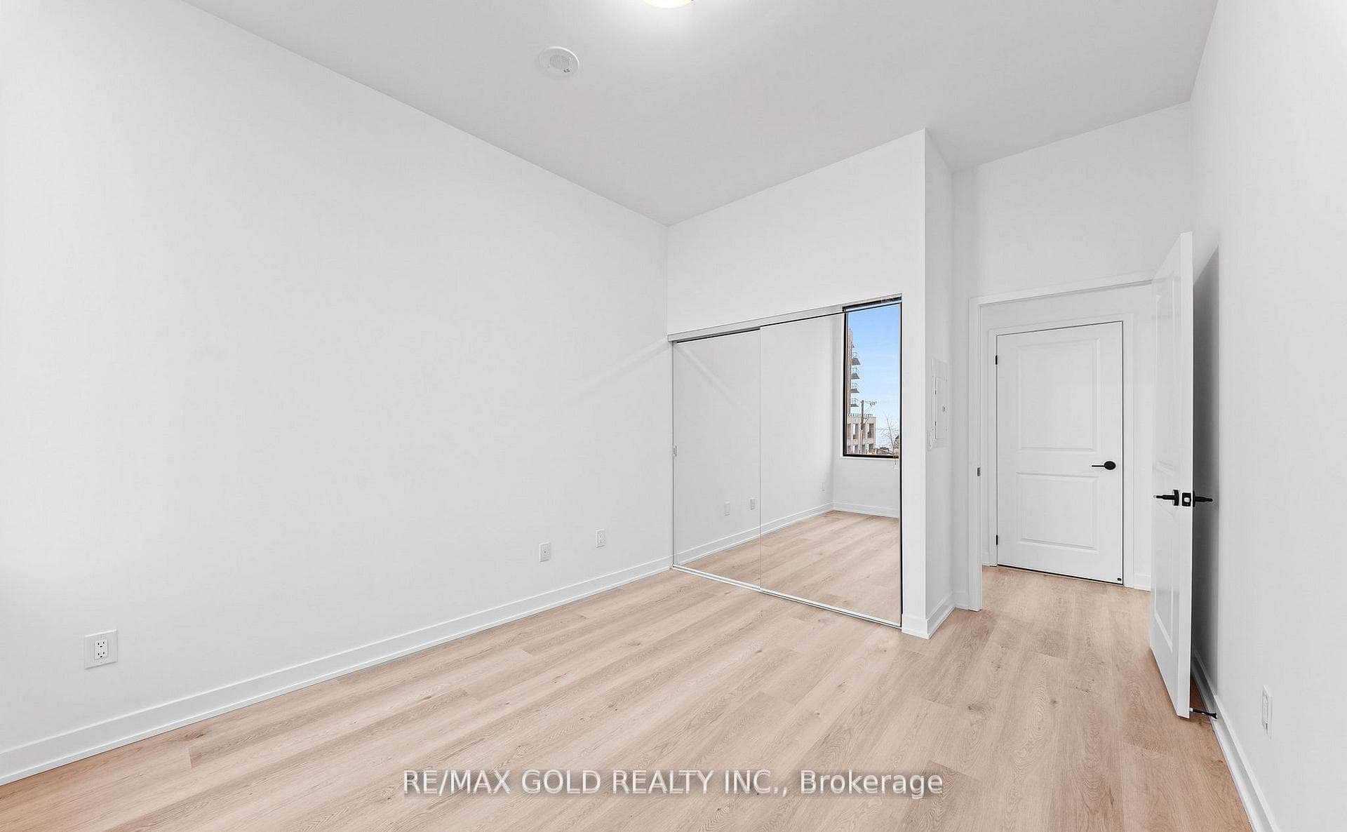 2075 Lakeshore Road Unit 214 photo 34