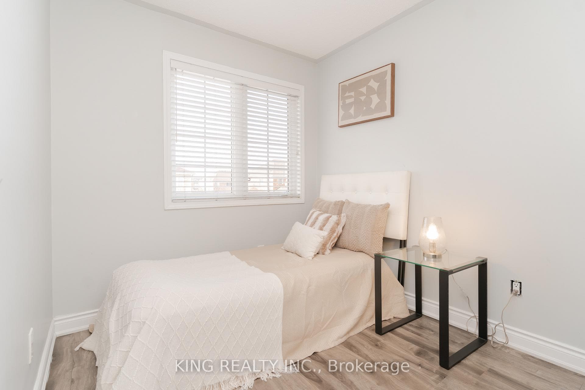54 COACHLIGHT Crescent photo 26