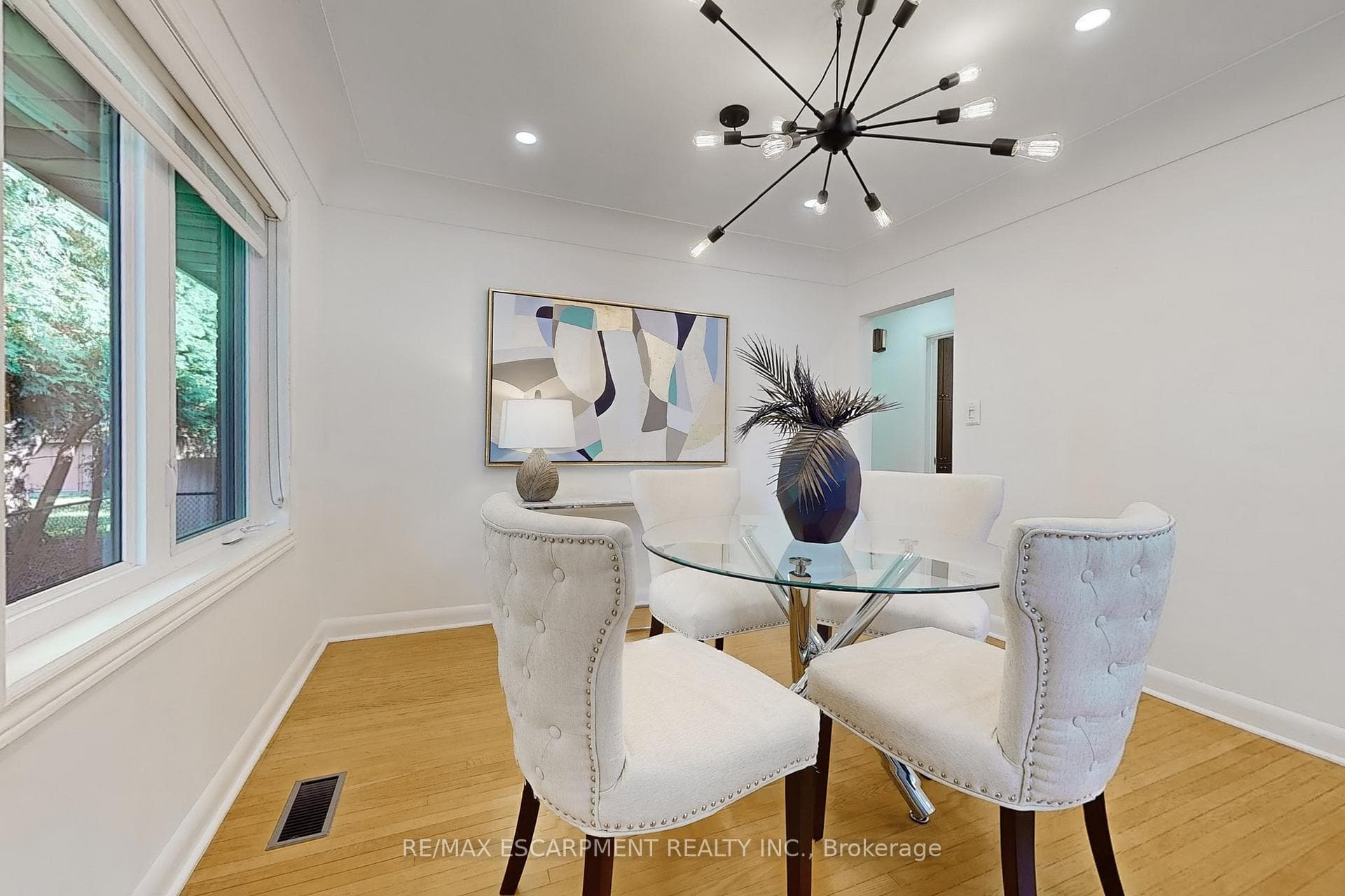 697 George Street photo 9