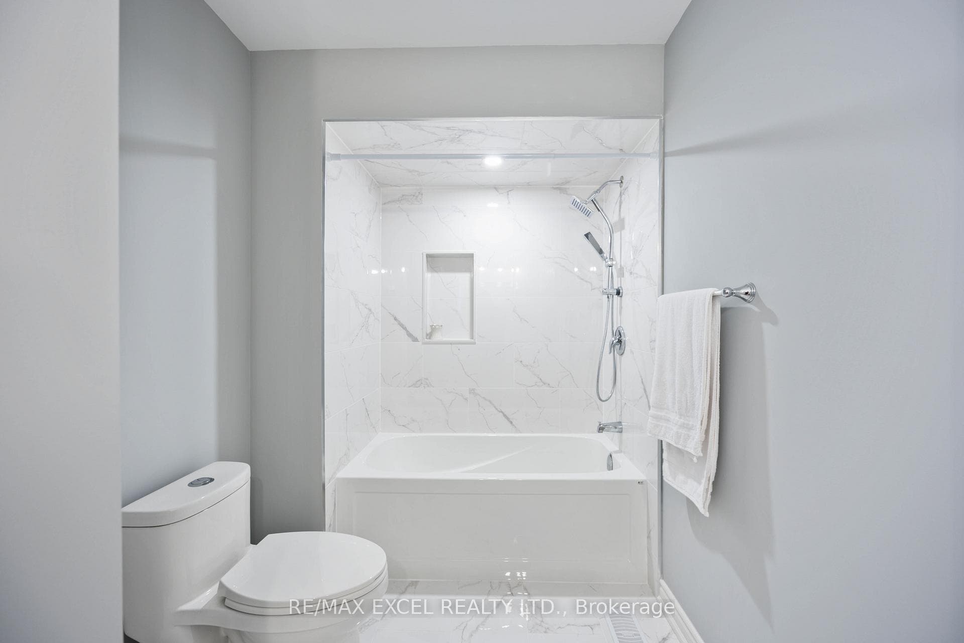 91 Revelstoke Crescent photo 24