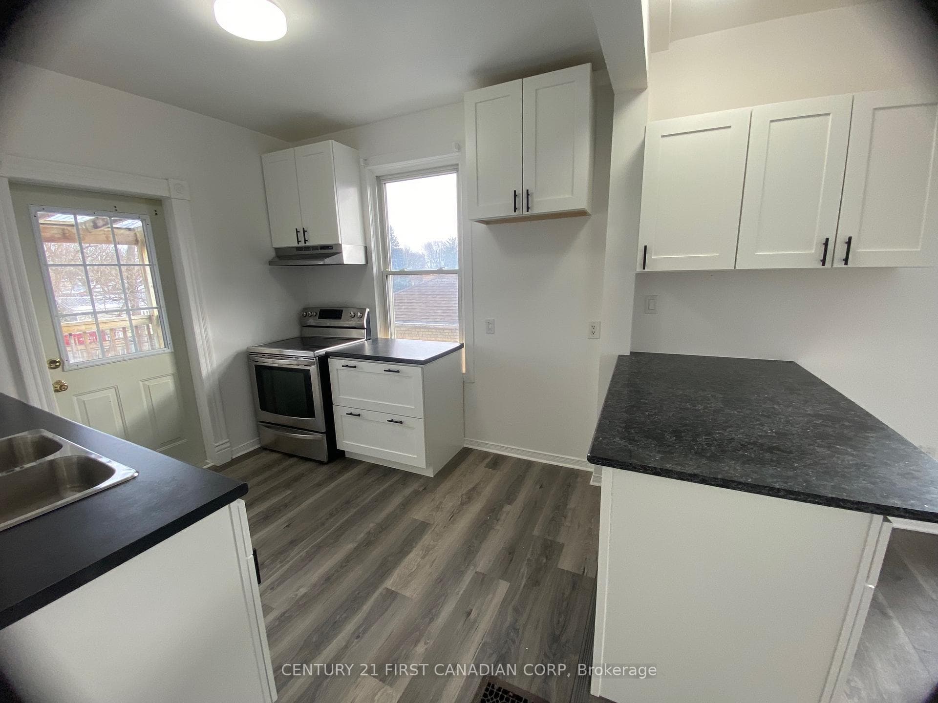 190 WELLINGTON Street Unit UPPER photo 15