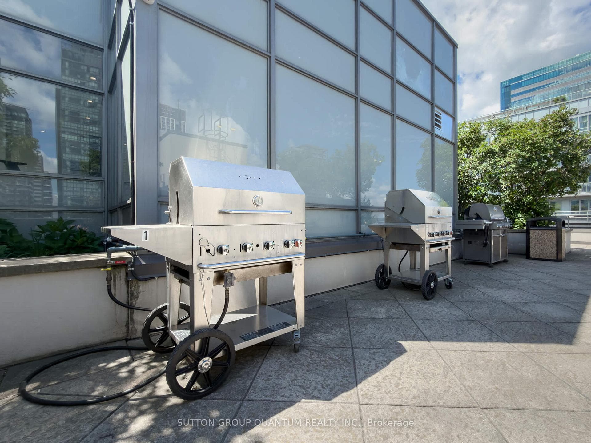 22nd Floor - Outdoor Barbecue Area