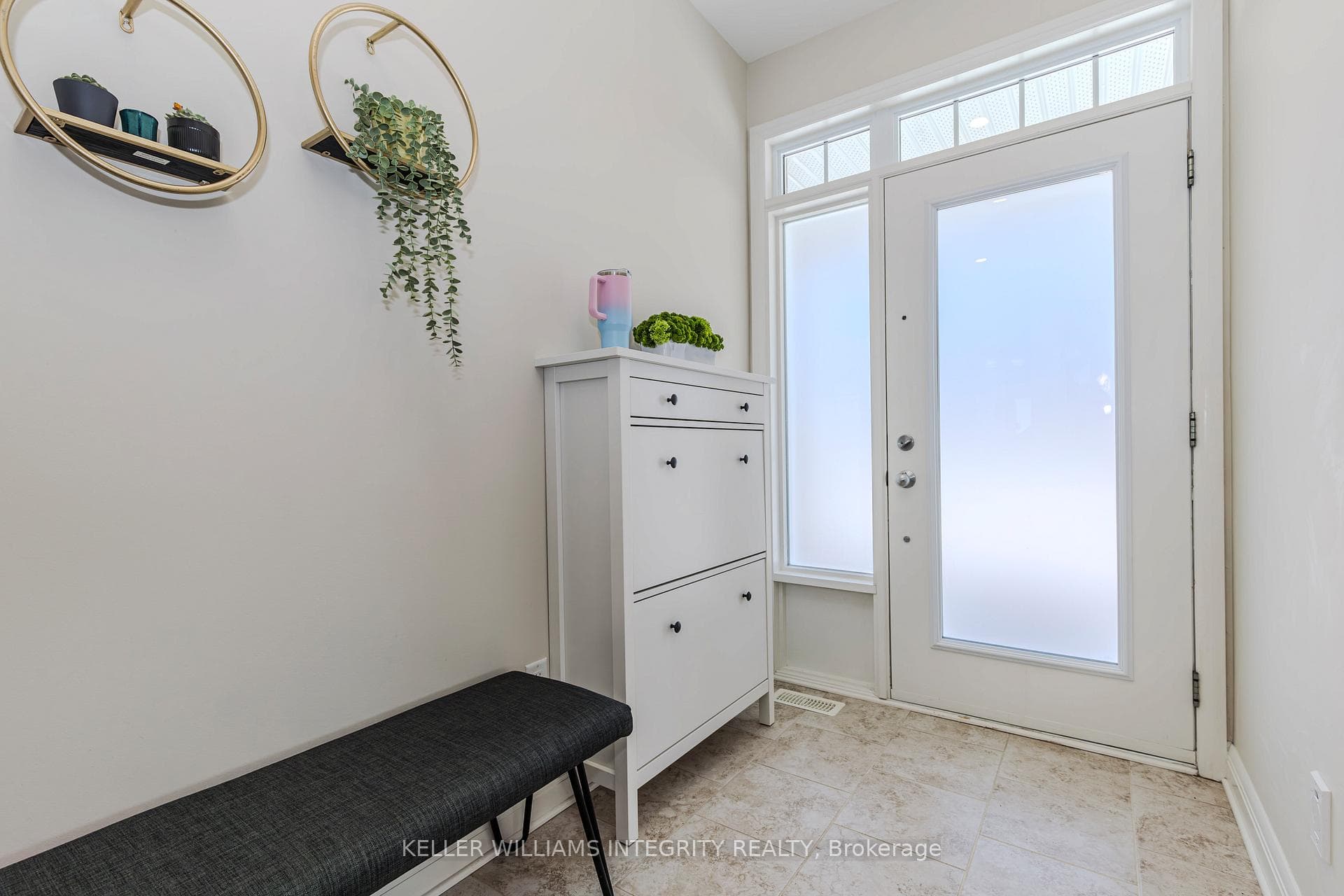 706 Gabriola Way photo 3