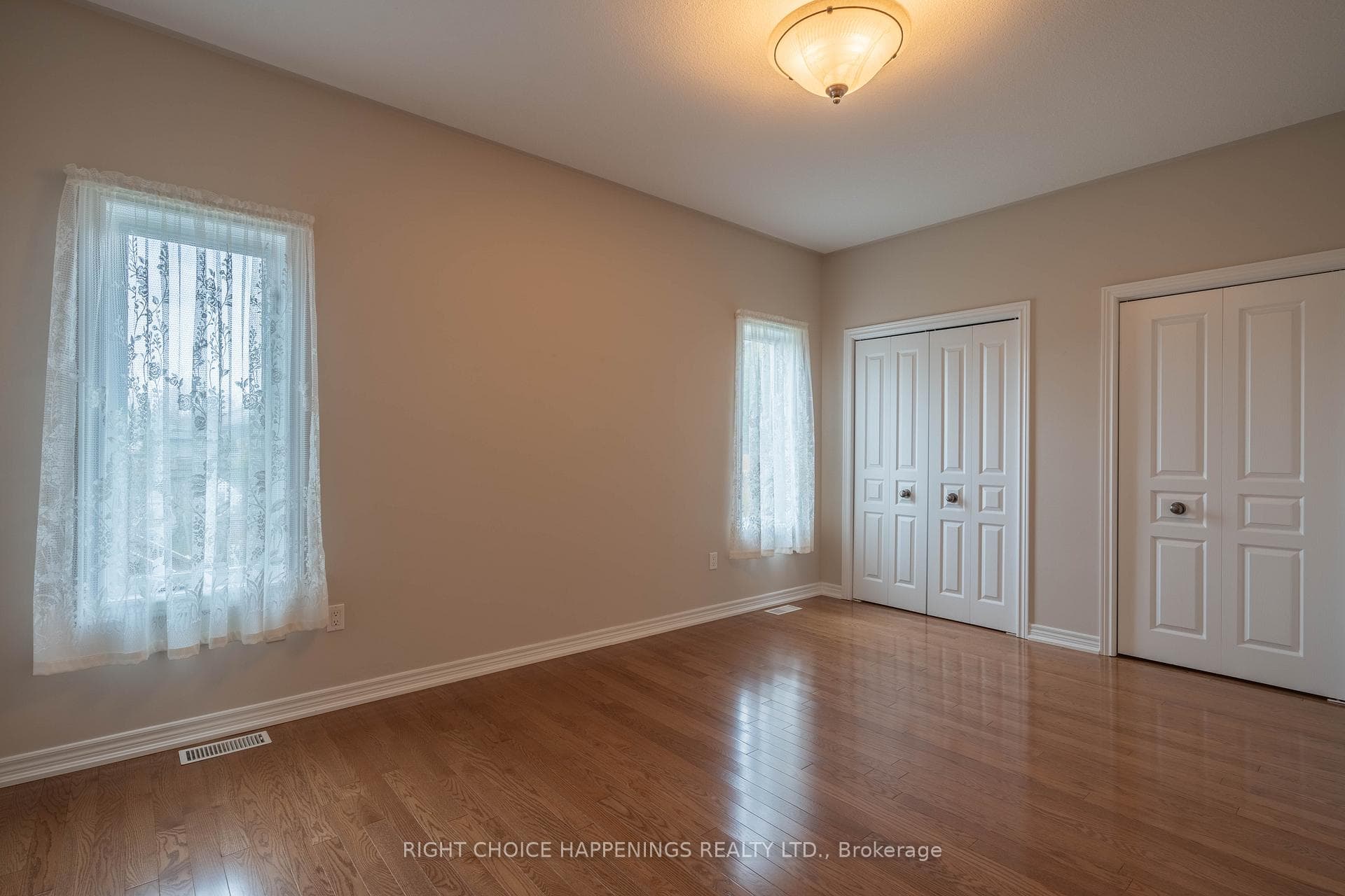 347 Oakcrest Avenue photo 9