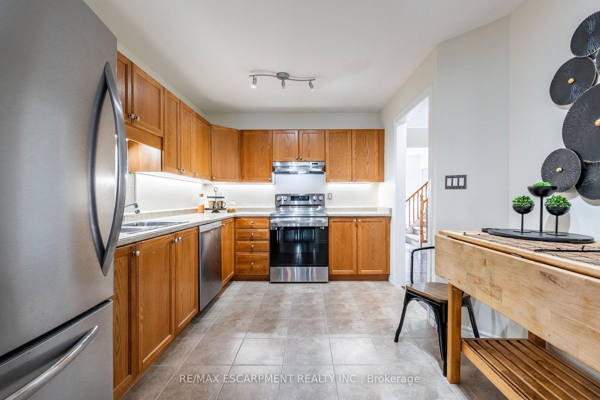 222 Fellowes Crescent Unit 17 photo 9