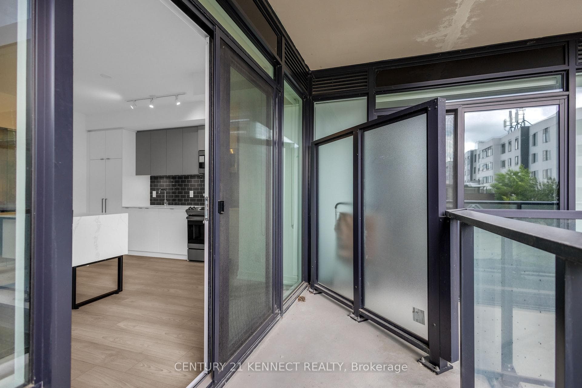 285 Dufferin Street Unit 307 photo 20
