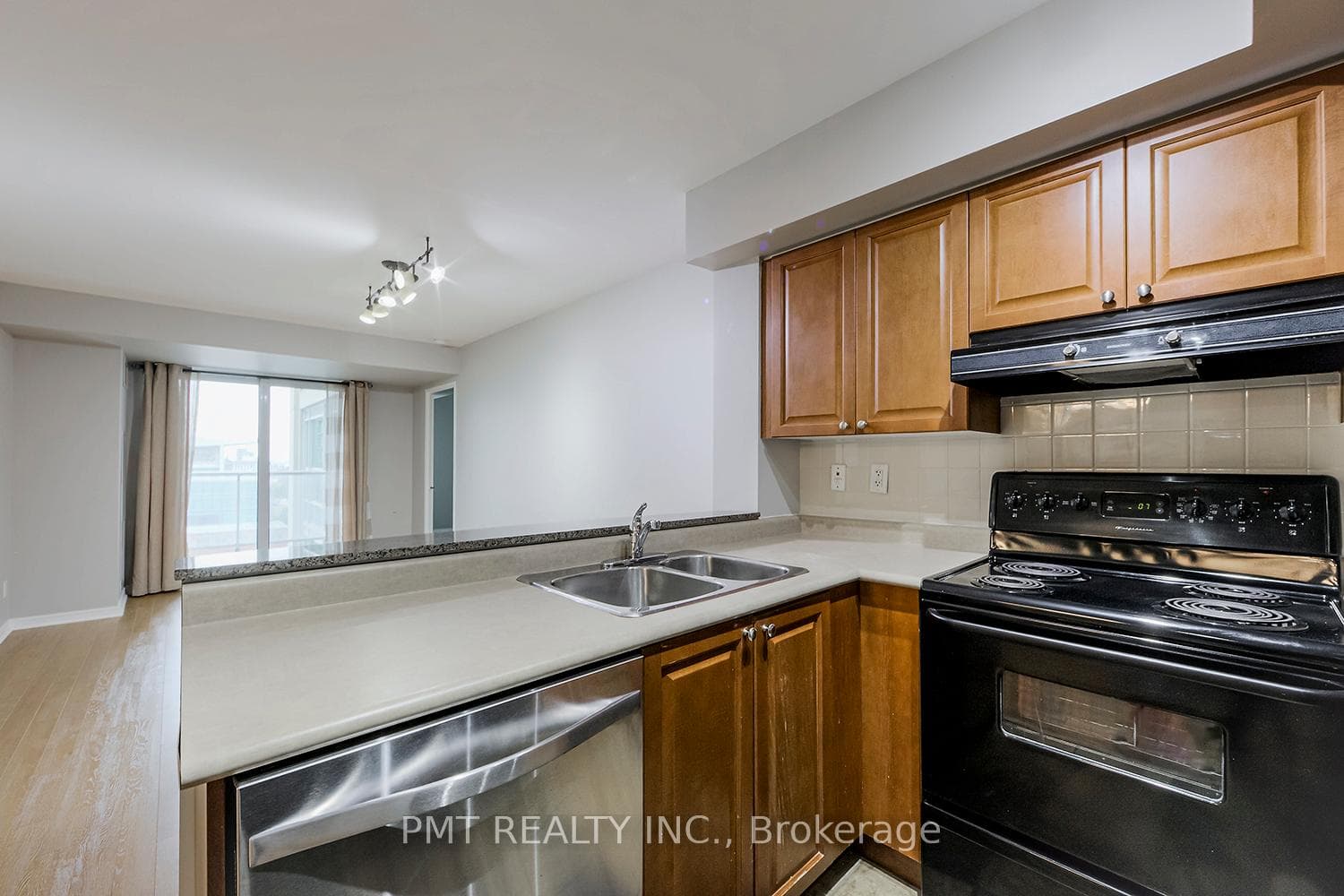 230 King Street Unit 1403 photo 10