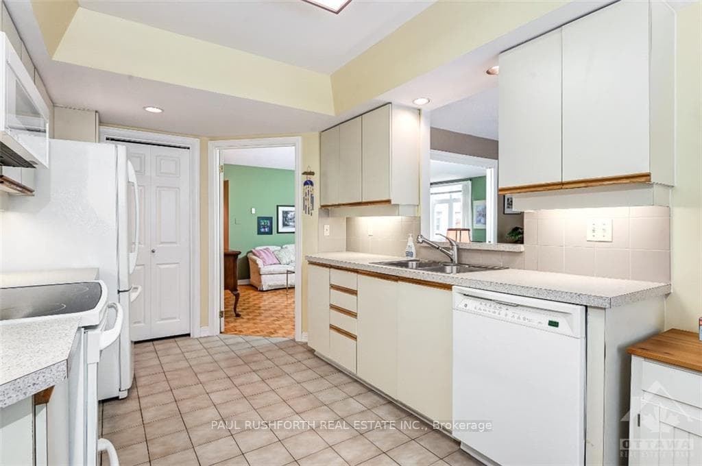 215 SOMERSET Street Unit 202 photo 17