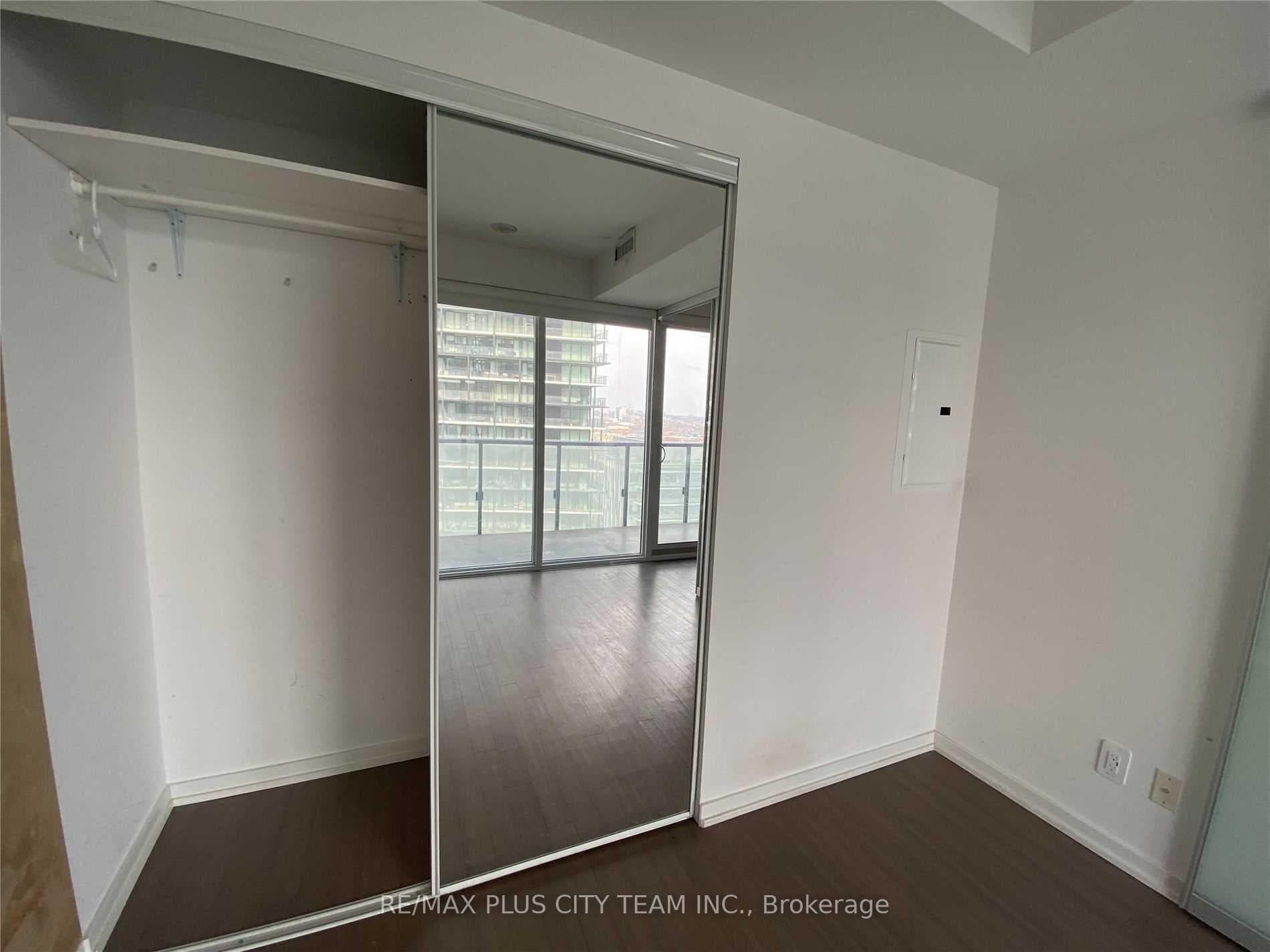 101 Peter Street Unit 2601 photo 11