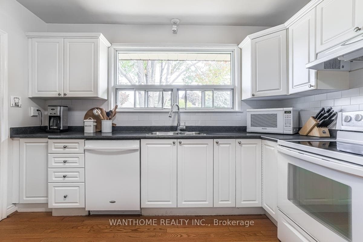 14 Windridge Drive photo 5