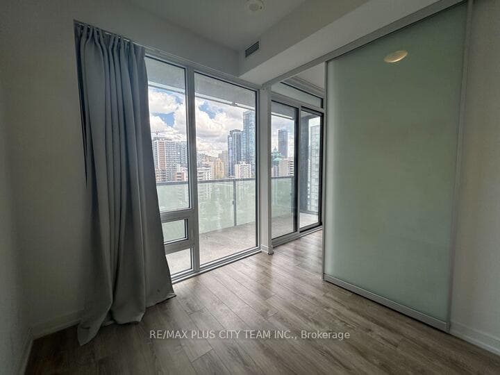 28 Wellesley Street Unit 1107 photo 6