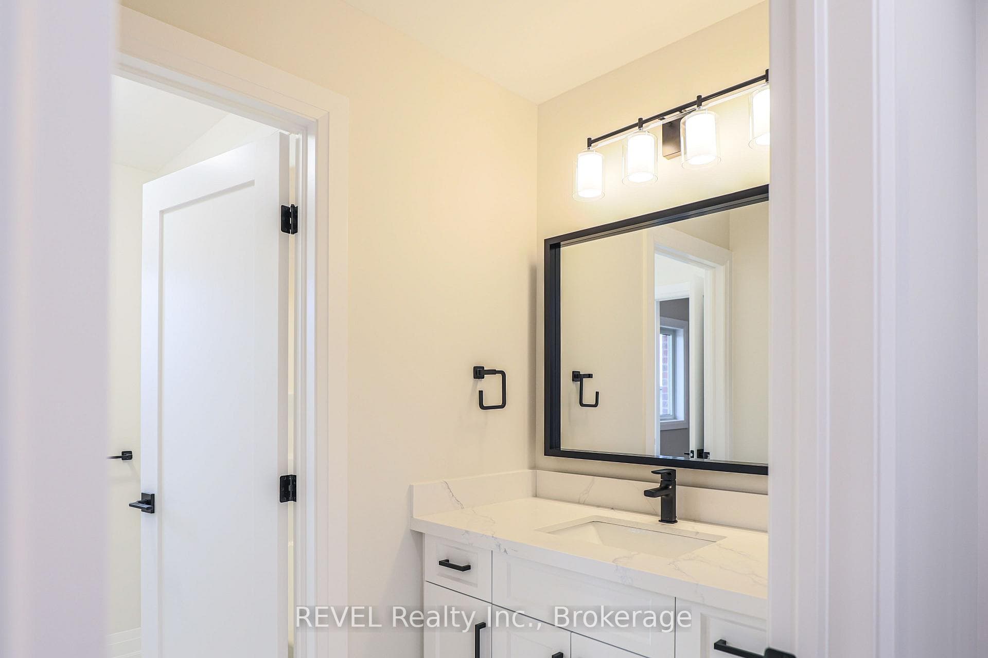 111 Acacia Road photo 23