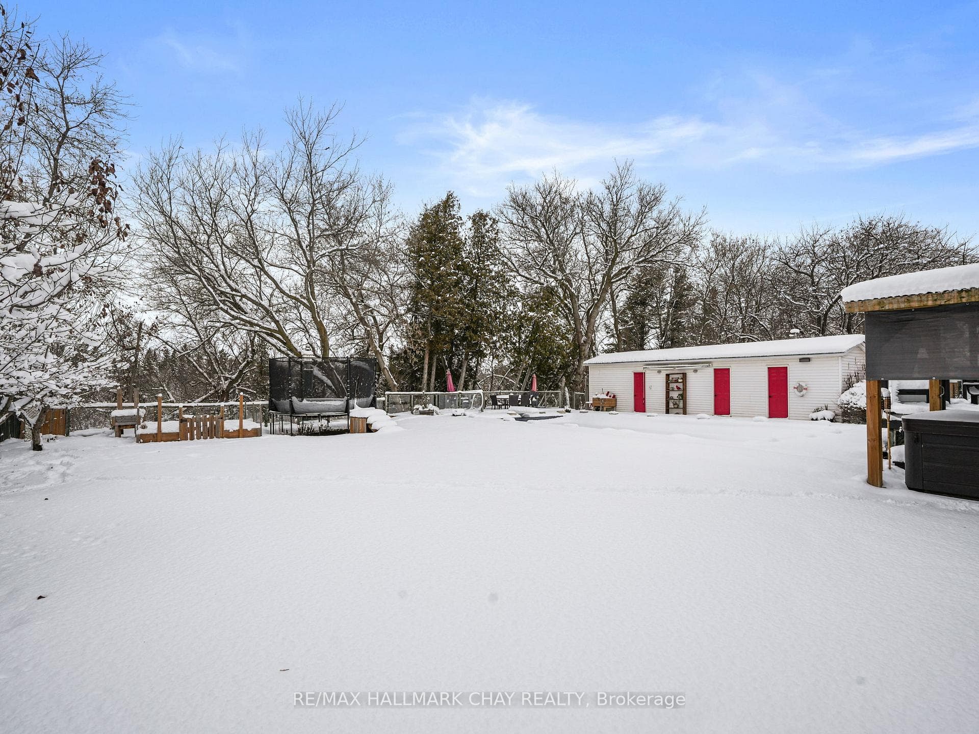 636 Victoria Street photo 35