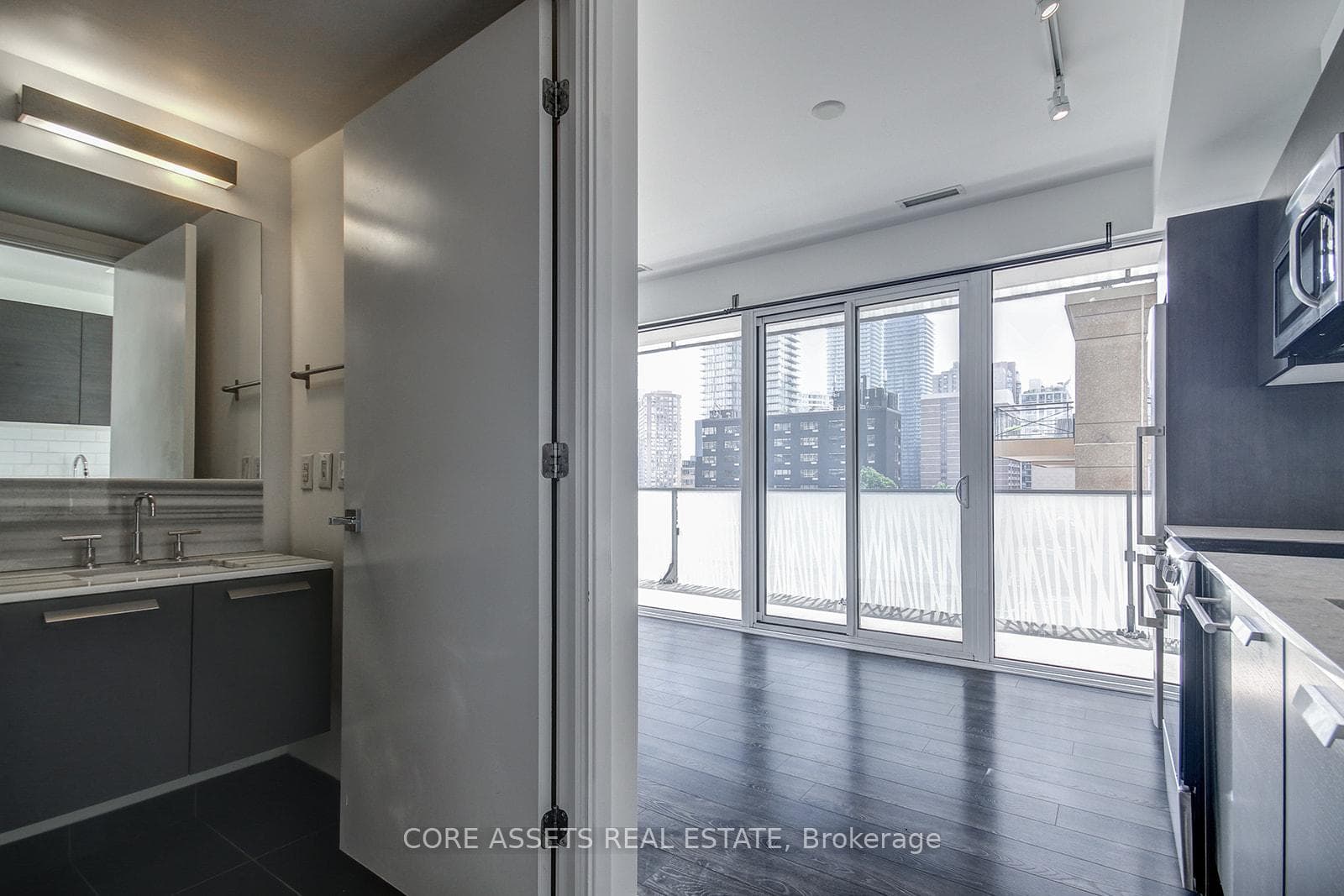 42 Charles Street Unit 604 photo 10