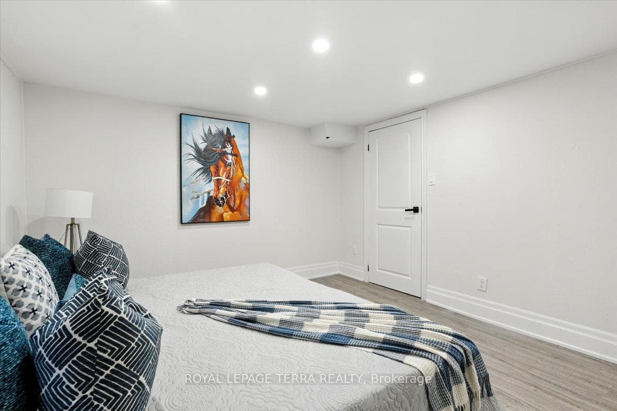 1382 Fundy Street photo 43