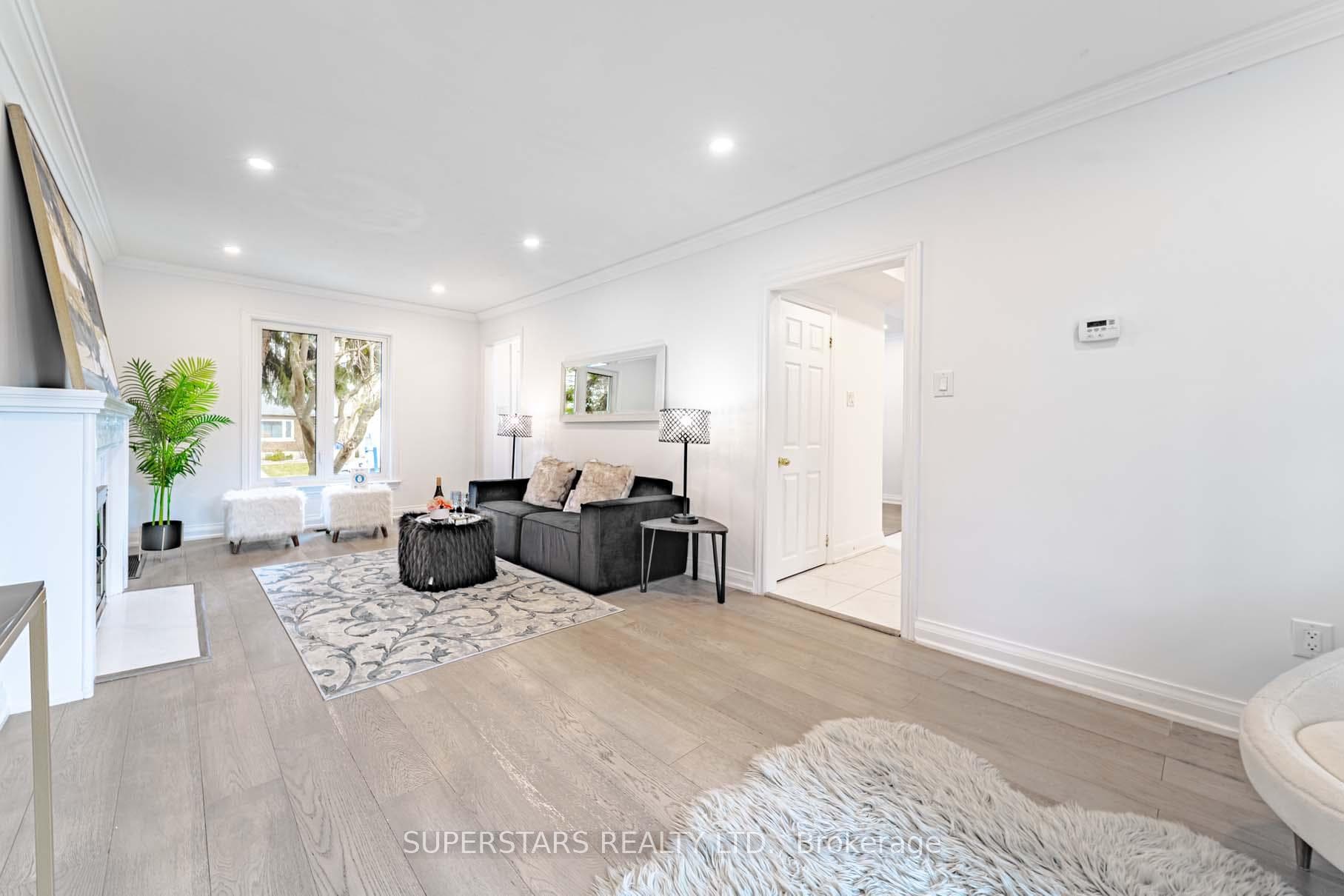 84 Lawrence Avenue photo 1