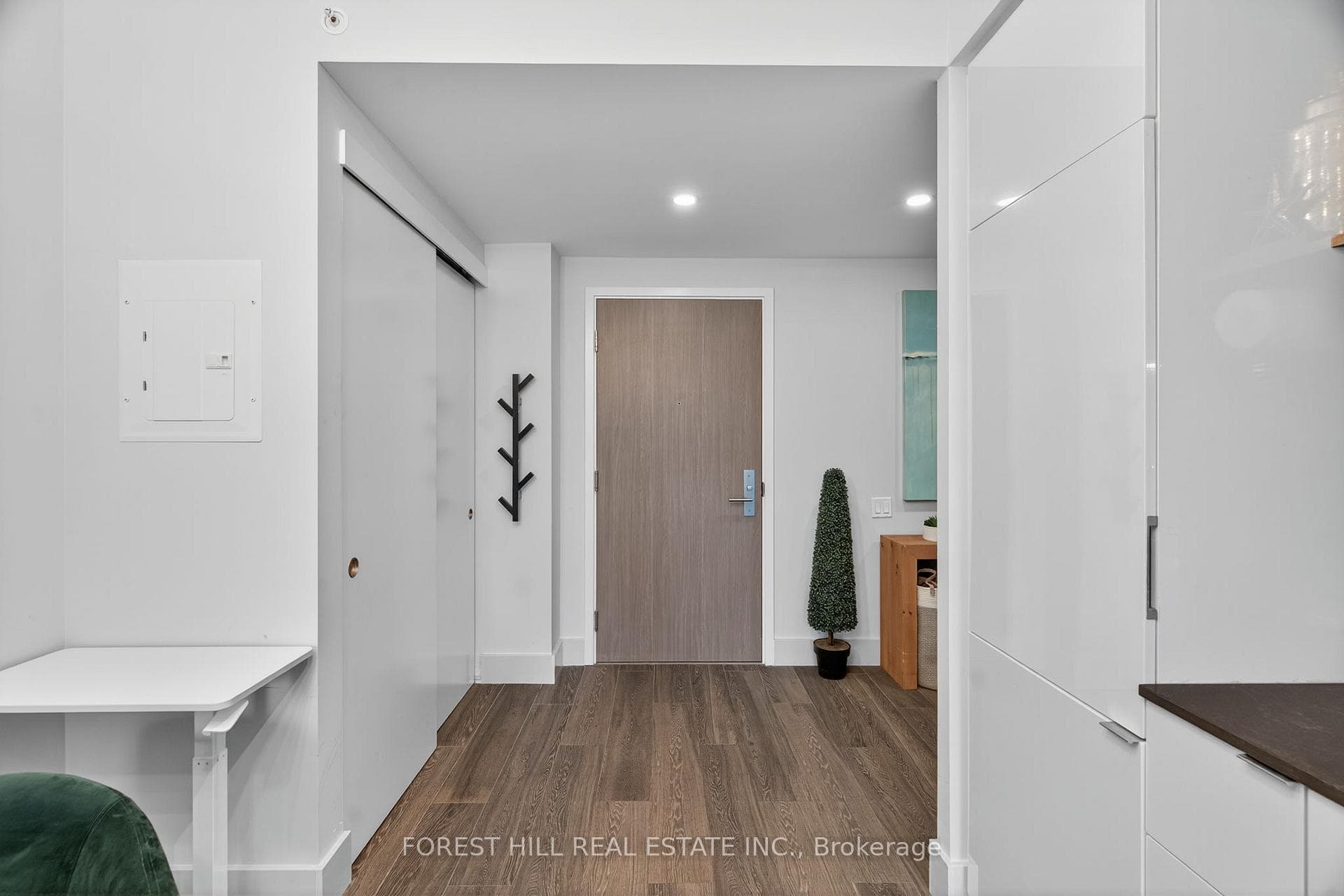 161 roehampton Avenue Unit 702 photo 3