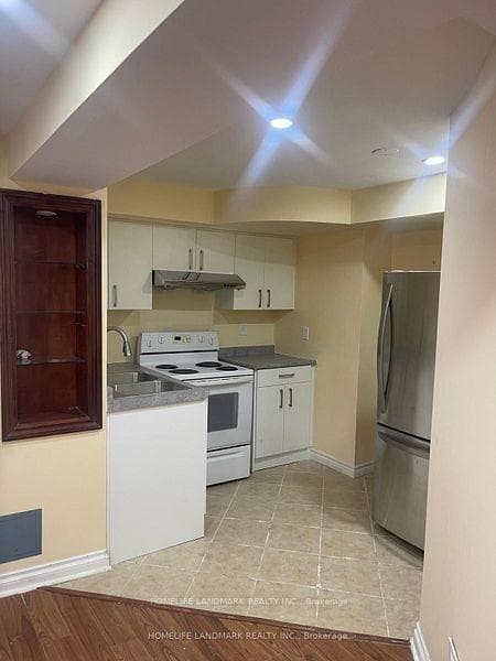 36 Stanford Crescent photo 2