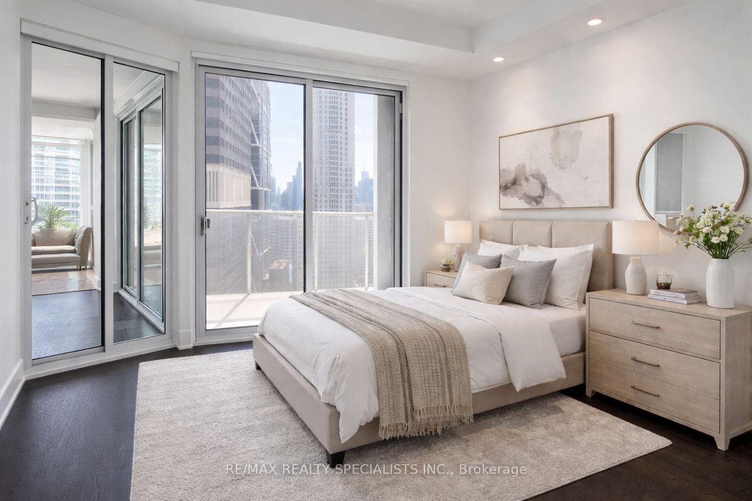 11 YORKVILLE Avenue Unit 2211 photo 14