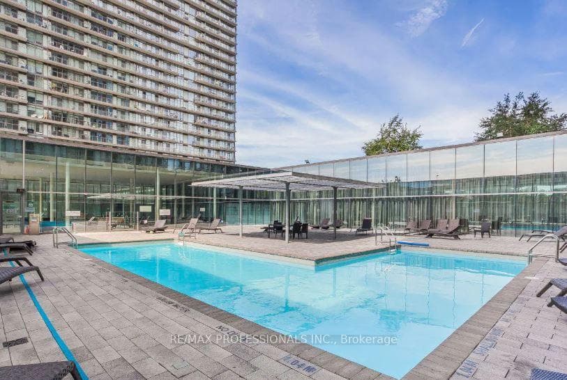 103 The Queensway Avenue Unit 1011 photo 11