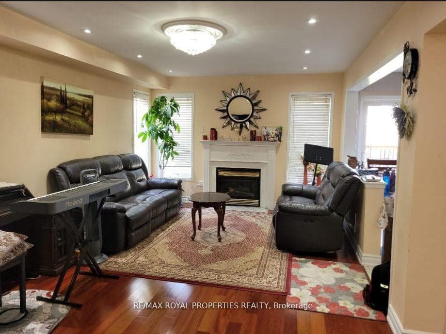 110 Seasons Drive Unit Main photo 3