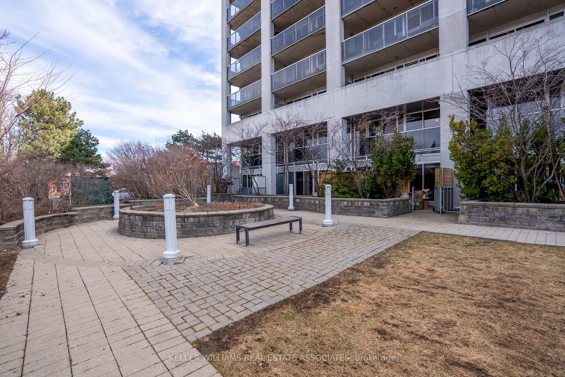 1040 The Queensway Avenue Unit 107 photo 30