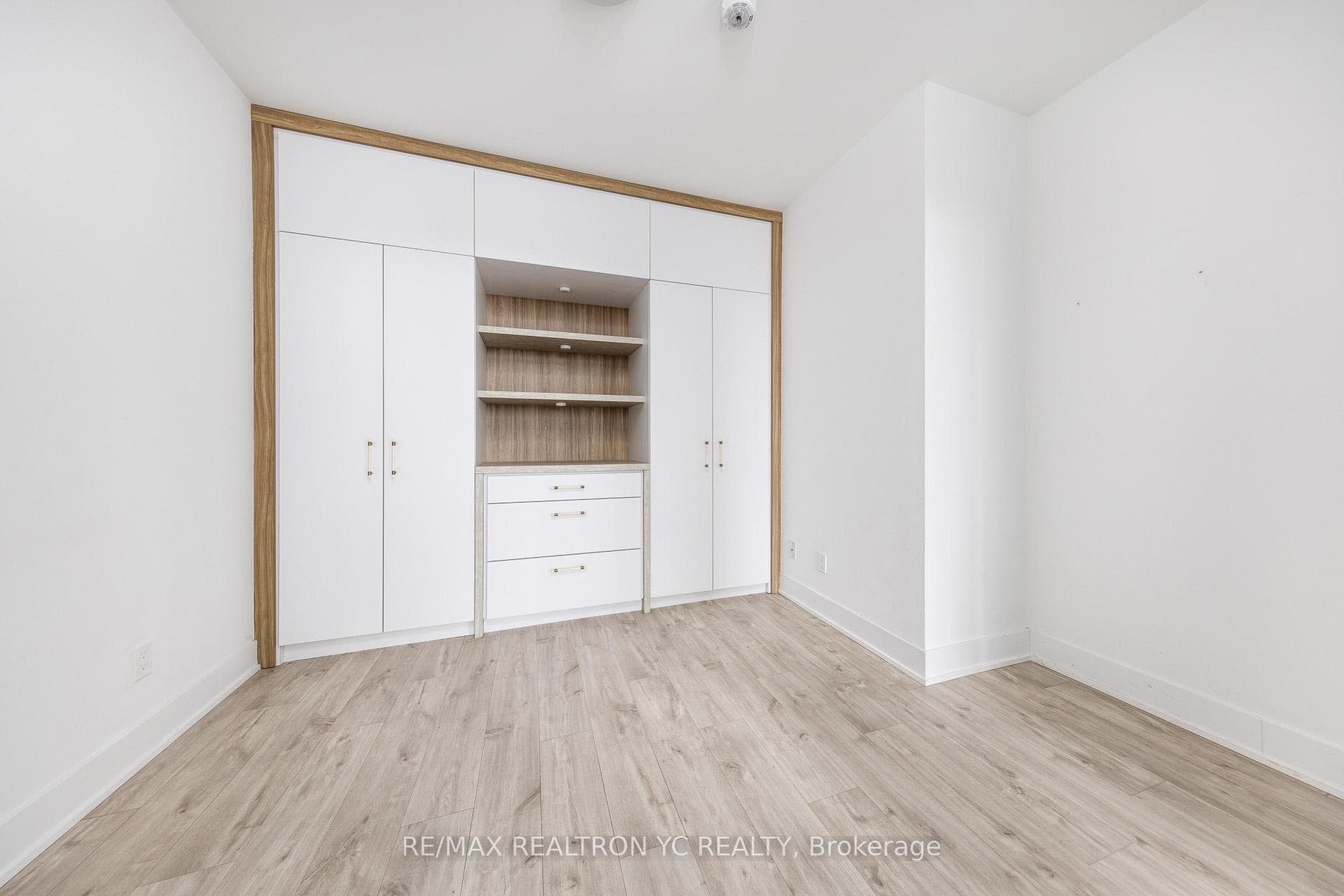 1 Belsize Drive Unit 801 photo 11